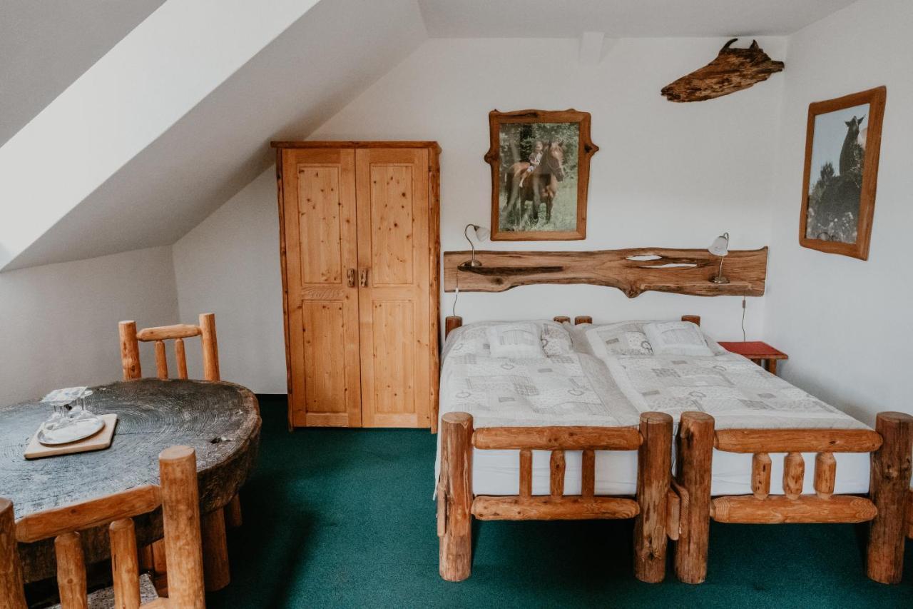 Osada Havranu Hotel Hnanice  Buitenkant foto