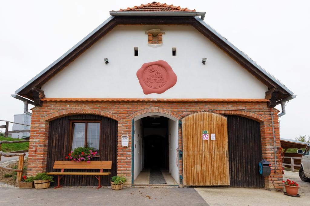 Osada Havranu Hotel Hnanice  Buitenkant foto