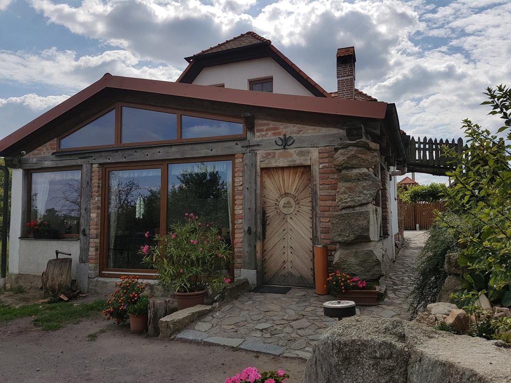Osada Havranu Hotel Hnanice  Buitenkant foto