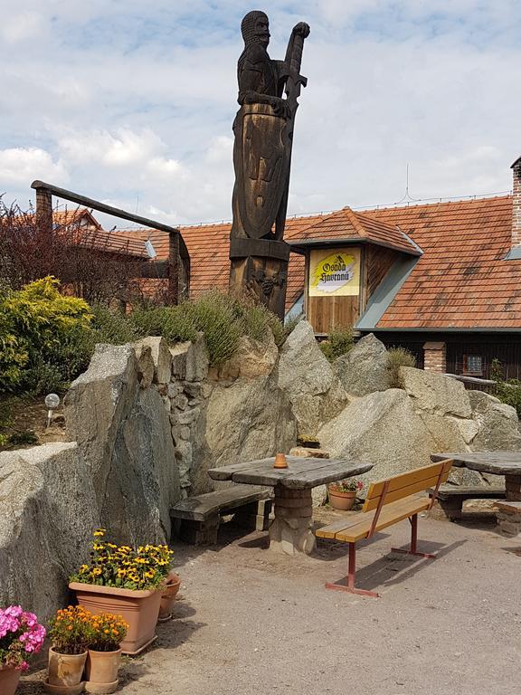 Osada Havranu Hotel Hnanice  Buitenkant foto