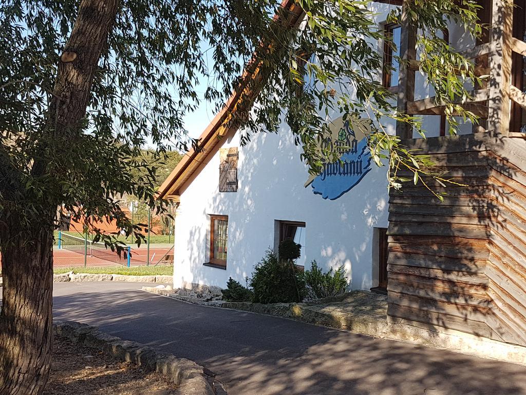 Osada Havranu Hotel Hnanice  Buitenkant foto