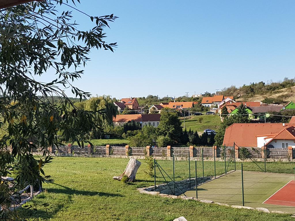 Osada Havranu Hotel Hnanice  Buitenkant foto