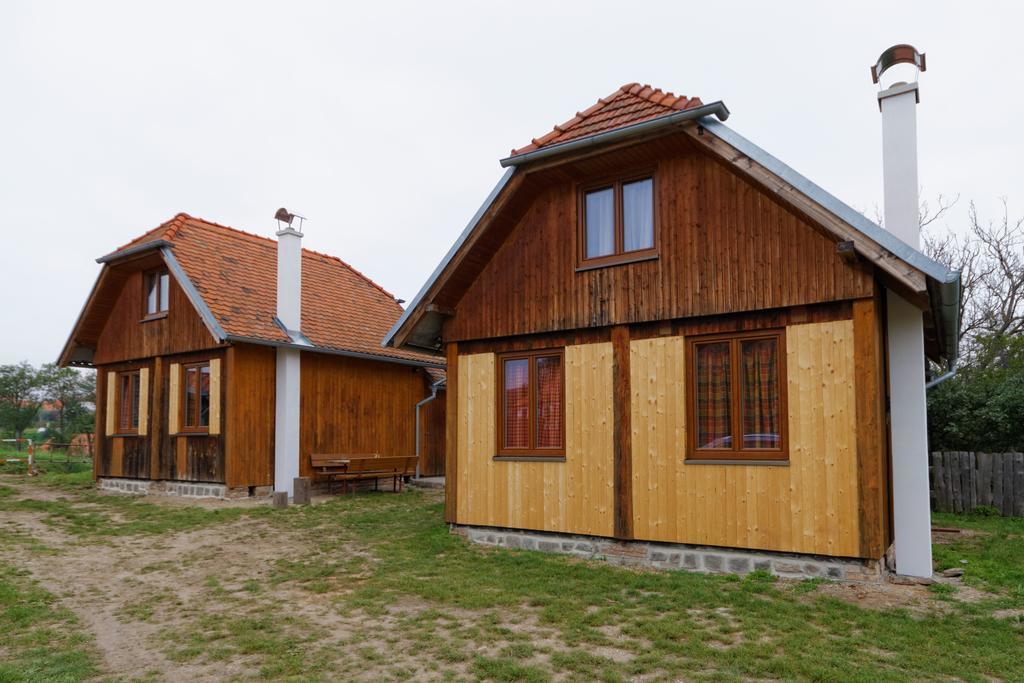 Osada Havranu Hotel Hnanice  Buitenkant foto