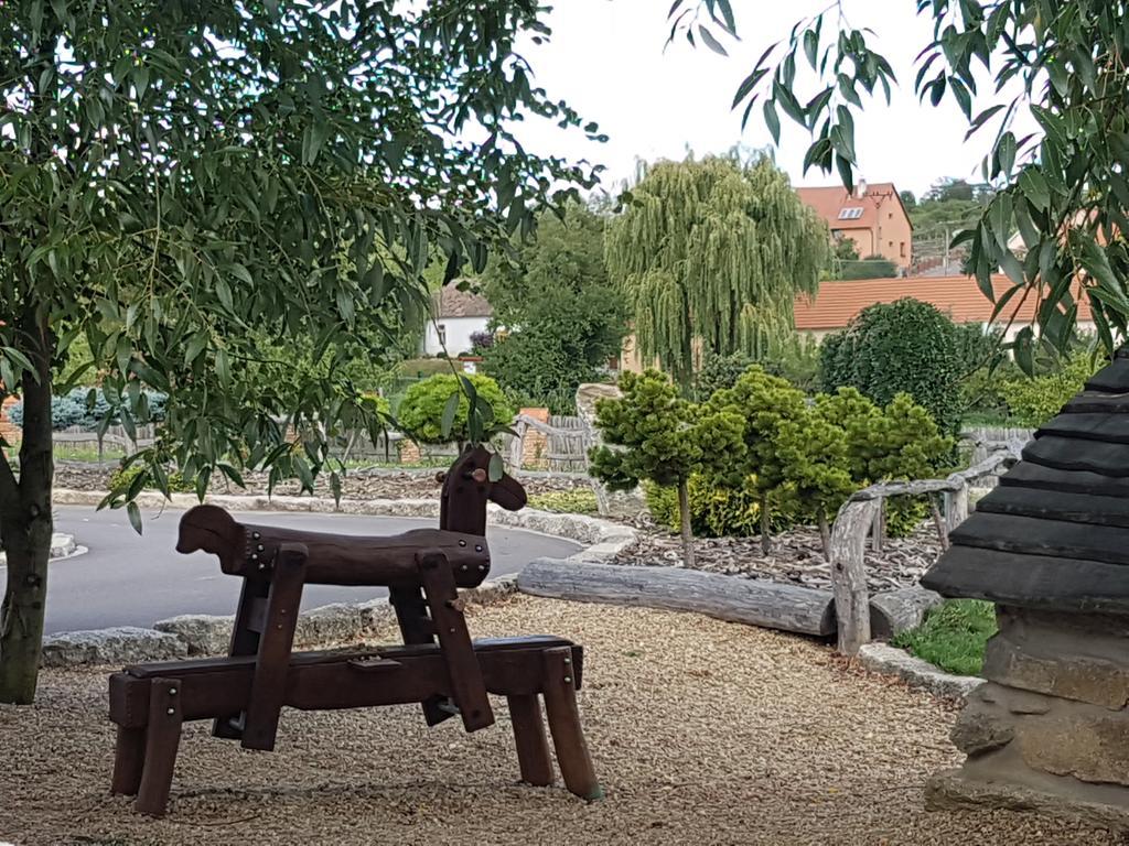 Osada Havranu Hotel Hnanice  Buitenkant foto