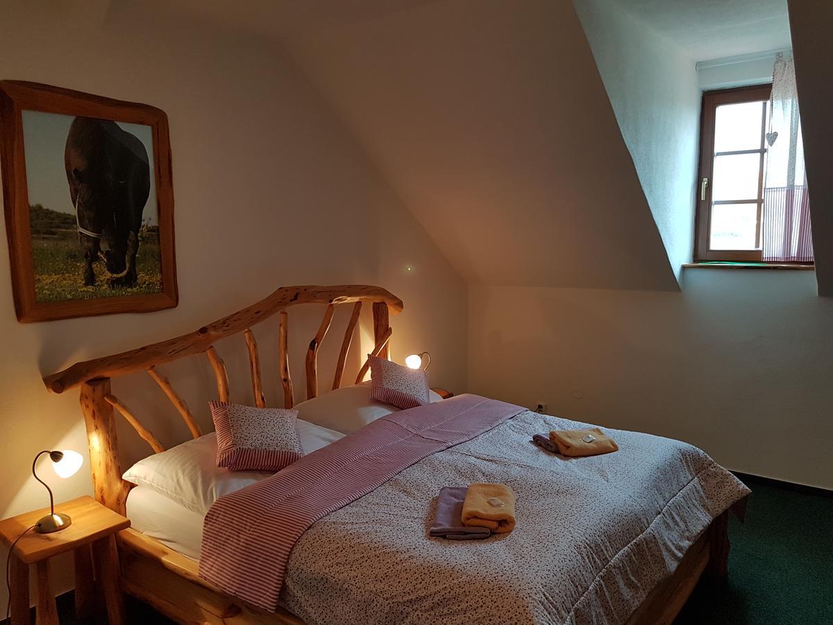 Osada Havranu Hotel Hnanice  Buitenkant foto