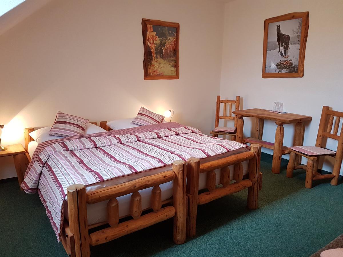 Osada Havranu Hotel Hnanice  Buitenkant foto