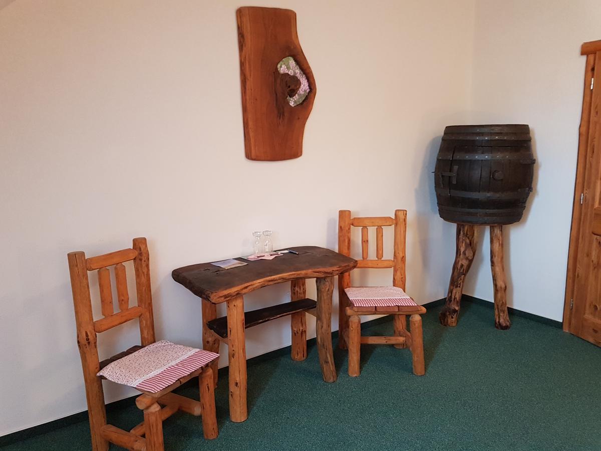 Osada Havranu Hotel Hnanice  Buitenkant foto