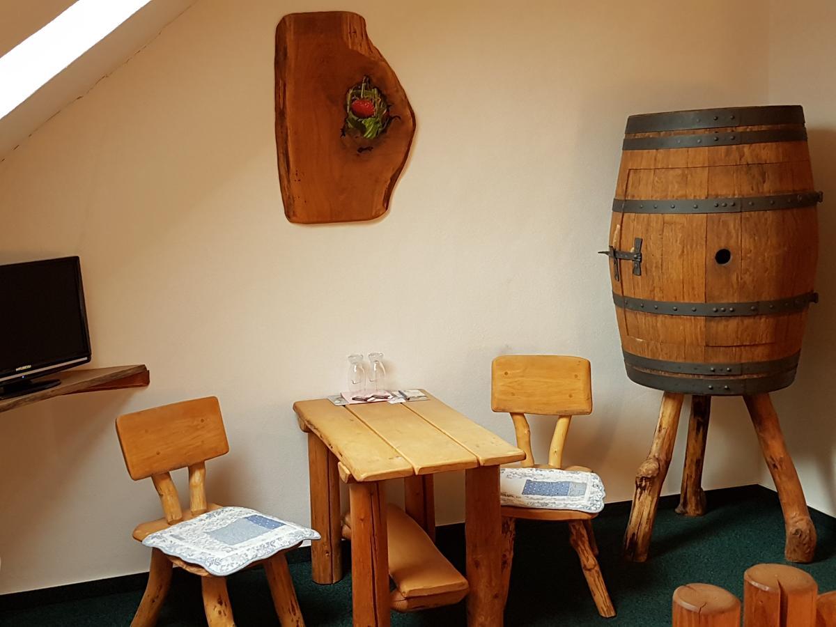 Osada Havranu Hotel Hnanice  Buitenkant foto
