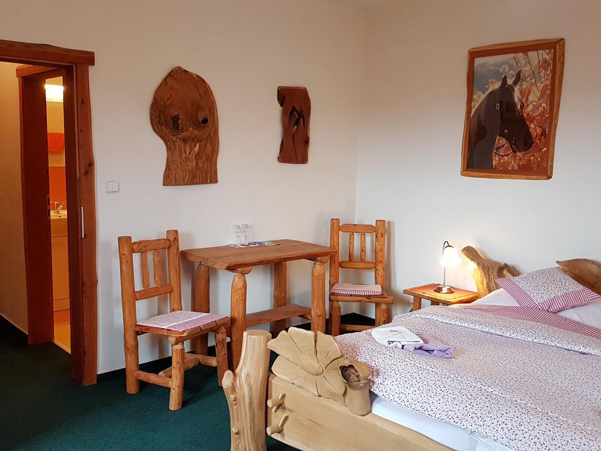 Osada Havranu Hotel Hnanice  Buitenkant foto