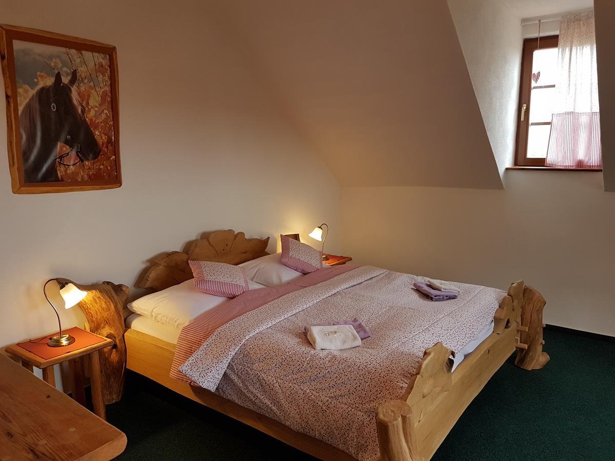 Osada Havranu Hotel Hnanice  Buitenkant foto