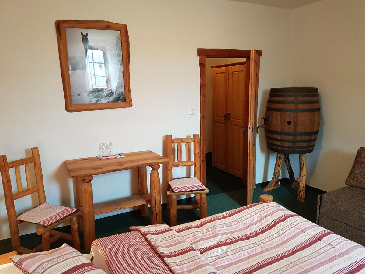 Osada Havranu Hotel Hnanice  Buitenkant foto